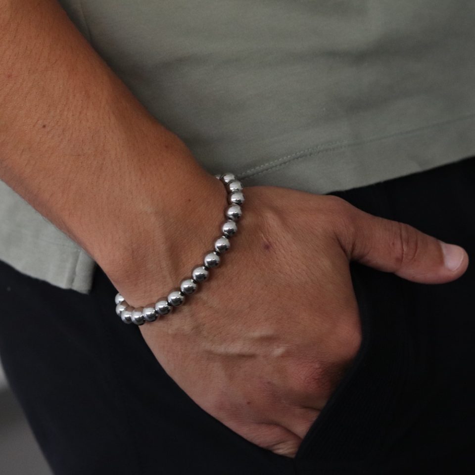 צמיד חרוזים לגבר צבע כסף