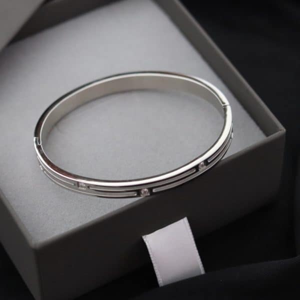צמיד קשיח לגבר עם שיבוץ אבנים