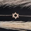 צמיד לולאות עם תליון מגן דוד בזהב אדום לחריטה