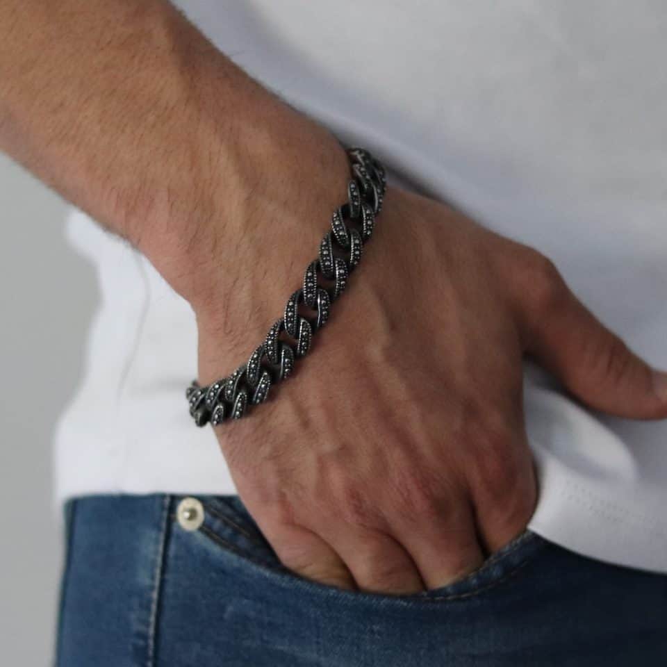צמיד גורמט שחור מנצנץ
