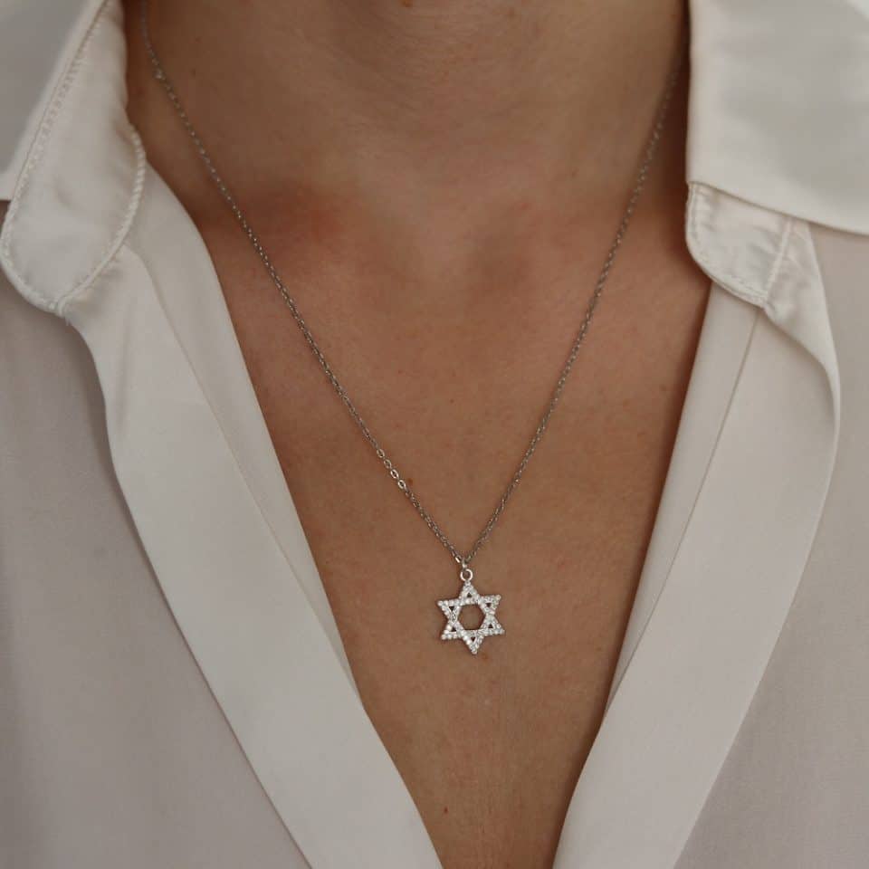 שרשרת מגן דוד משובצת לאישה