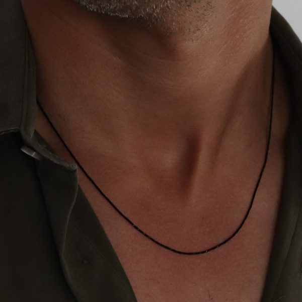 שרשרת שחורה דקה לגבר