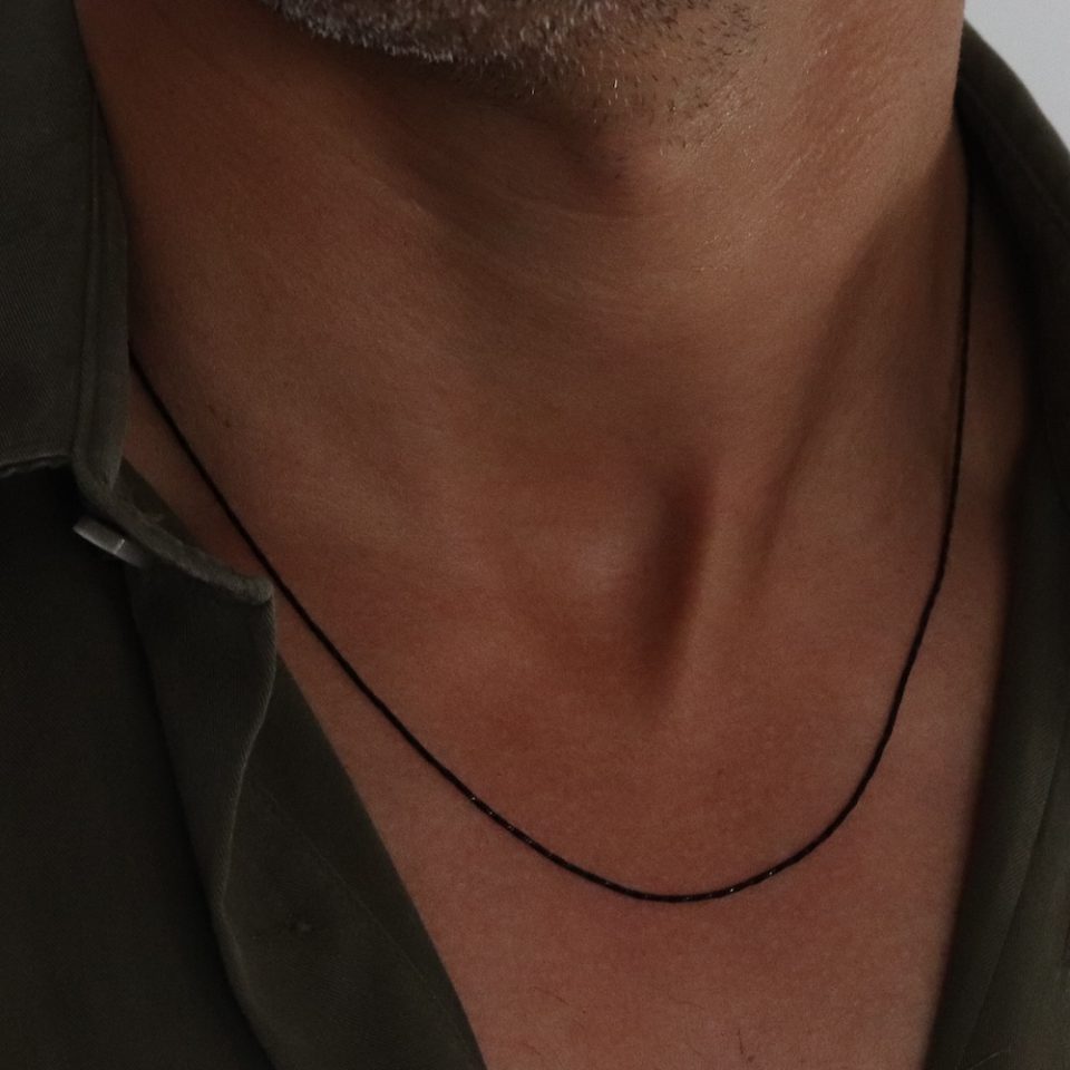 שרשרת שחורה דקה לגבר