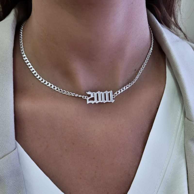 שרשרת גורמט כסופה עם תליון המספר 2001