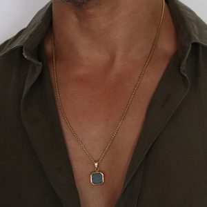 שרשרת זהב עם תליון ריבוע כחול לגבר