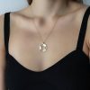 שרשרת לאישה עם תליון שלוש לבבות מלאים ושלוש לבבות חלולים מסביב לכוכב