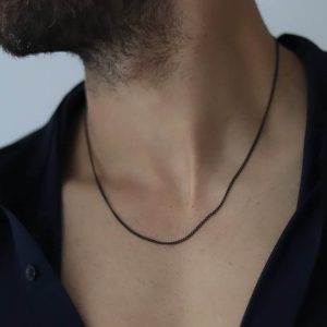 שרשרת לולאות שחורה לגבר