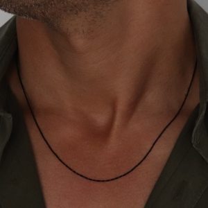 שרשרת שחורה עדינה לגבר