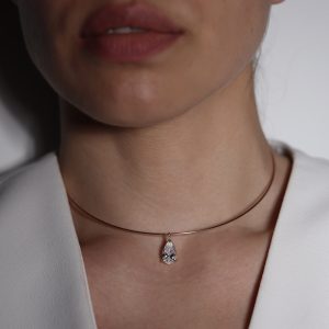 שרשרת קולר קשיחה עם תליון טיפה