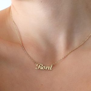 שרשרת שם קטנה באנגלית בציפוי זהב